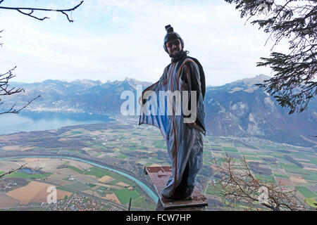 BASE DE Freaky cavalier est prêt à sauter d'un plongeoir. Il a vérifié son équipement pour s'assurer que le parachute est ouvert plus tard ! ? Banque D'Images