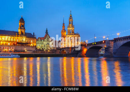 Vieille ville et nuit à l'île d'Elbe à Dresde, Allemagne Banque D'Images