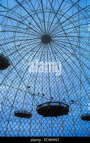 Oceanografic par Félix Candela,ou les terres humides volière cage dans les eaux intérieures, Cité des Arts et des Sciences par S. Calatrava. Valence. Banque D'Images