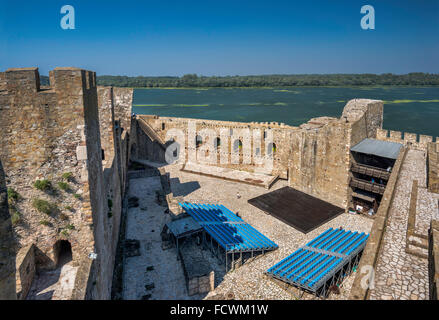 La scène, la cour, la citadelle de despote Djuradj, sur le Danube, de la forteresse de Smederevo, cité médiévale fortifiée, à Smederevo Serbie Banque D'Images