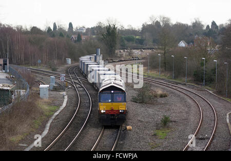 Train de conteneurs à Whitacre Junction, Warwickshire, UK Banque D'Images