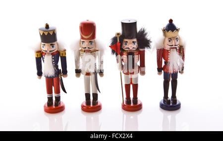 Vieux casse-noix sur fond blanc Banque D'Images