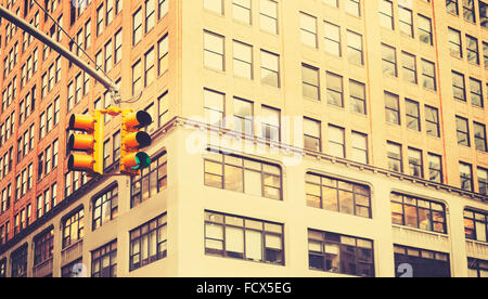 Retro photo stylisée de feux de circulation dans la ville de New York, faible profondeur de champ. Banque D'Images