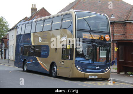 ADL ALEXANDER DENNIS ENVIRO 200 EXPLOITÉ PAR BUS STAGECOACH en livrée d'OR Banque D'Images