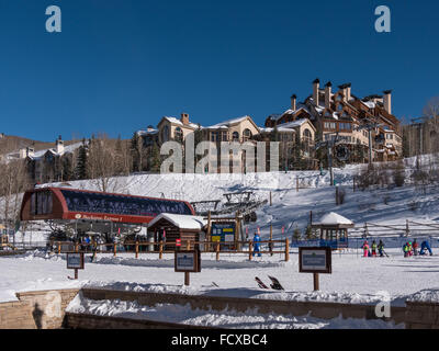 Buckaroo superficie de base et j'gondole, Express de Ski Beaver Creek, Colorado, Avon. Banque D'Images