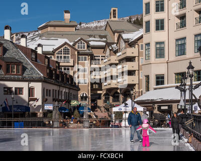 Patinoire, Village de Beaver Creek, Beaver Creek Ski Resort, Avon, Colorado. Banque D'Images