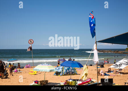 Sydney, Australie. 26 janvier, 2016. De nombreux résidents de Sydney dirigé vers la côte pour célébrer la Journée nationale de l'Australie 2016 le 26 janvier, ici à Palm Beach sur les plages du nord de Sydney familles avaient plaisir et savourer le déjeuner sur un été, modèle : Crédit10/Alamy Live News Banque D'Images