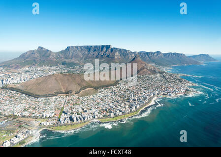 Vue aérienne de la ville et des plages, Cape Town, Western Cape Province, République d'Afrique du Sud Banque D'Images