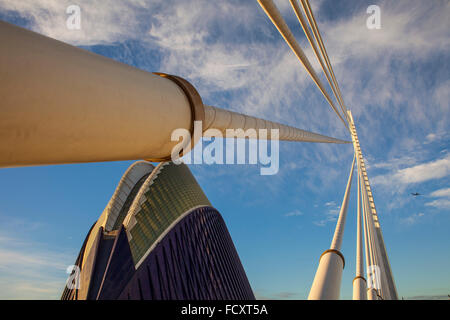 El Pont de l'Assut de l'or et l'Agora, dans la Cité des Arts et des Sciences. Valence, Espagne. Banque D'Images