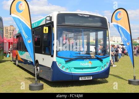 Une VUE DE FACE UN ADL ALEXANDER DENNIS ENVIRO AVEC OPÉRATEUR DE BUS STAGECOACH Banque D'Images