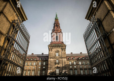 Palais Christiansborg Palace est un bâtiment du gouvernement et sur l'île de Slotsholmen au centre de Copenhague, Danemark. C'est le Banque D'Images