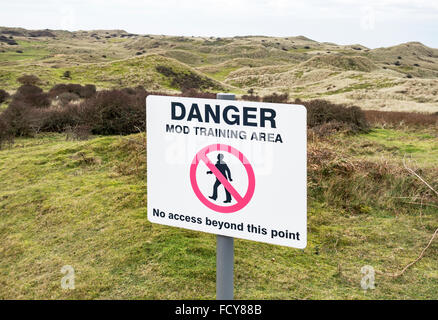 Ministère de la défense d'un panneau d'avertissement à Dunes Perran à Cornwall, UK Banque D'Images