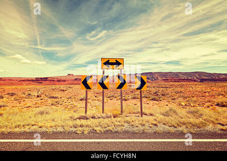 Vintage photo stylisée de la signalisation routière, choix concept. Banque D'Images
