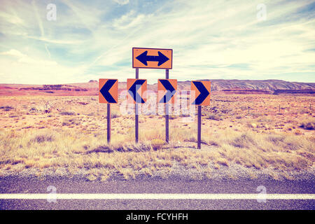 Vintage photo stylisée de la signalisation routière, choix concept. Banque D'Images