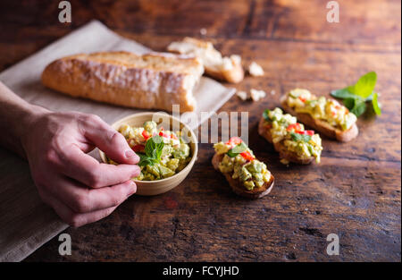 Bruschetta à la propagation de l'avocat Banque D'Images