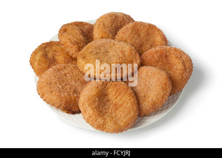 Tas de beignets sucrés Pommes au four ou sur un plat appelflappen sur fond blanc Banque D'Images