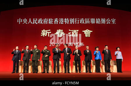 Hong Kong, Chine. 26 janvier, 2016. Honorables invités assister à une Fête du Printemps qui avait lieu par le Bureau de liaison du Gouvernement populaire central chinois à Hong Kong à la Convention and Exhibition Centre de Hong Kong, Chine du sud, le 26 janvier 2016. © Lui Siu Wai/Xinhua/Alamy Live News Banque D'Images