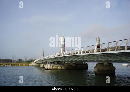 Voiles Twin bridge port de Poole Banque D'Images