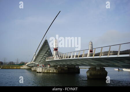 Voiles Twin bridge port de Poole Banque D'Images