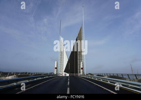 Voiles Twin bridge port de Poole Banque D'Images