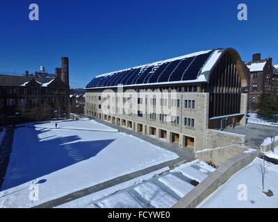 Vue aérienne de Kroon Hall, maison de la Yale School of Forestry and Environmental Studies à l'université de Yale. Banque D'Images