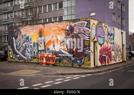 Street art urbain sur le terrain à St Pauls, Bristol, Angleterre Banque D'Images