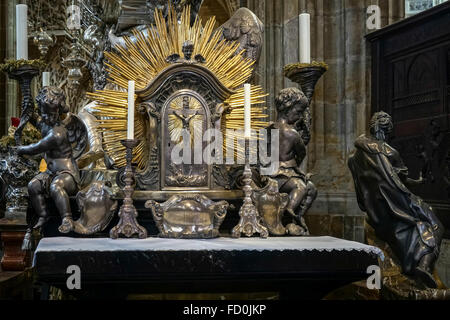 Détail de l'argent tombe de saint Jean Népomucène dans Habour Banque D'Images