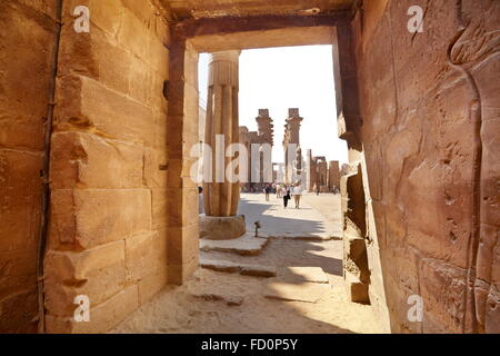 L'intérieur du temple de Louxor, Louxor, Egypte Banque D'Images