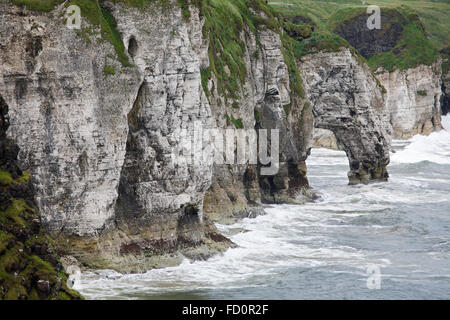 Grande Arche, rochers blancs, Portrush, comté d'Antrim, en Irlande du Nord Banque D'Images