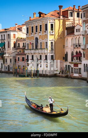 Gondole sur le Grand Canal, Venise, Vénétie, Italie, l'UNESCO Banque D'Images