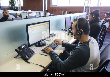 Los Angeles, Californie, USA. Dec 8, 2015. Le personnel travaille à la mord. © Ringo Chiu/ZUMA/Alamy Fil Live News Banque D'Images