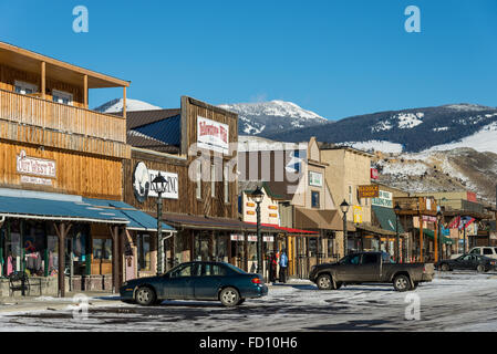 Rue d'une petite ville de l'ouest Gardiner situé juste en dehors du parc national de Yellowstone, Montana, USA. Banque D'Images