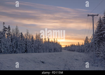 Décembre Le Lever du Soleil, Route 161, Lac de Madawaska, Maine Banque D'Images