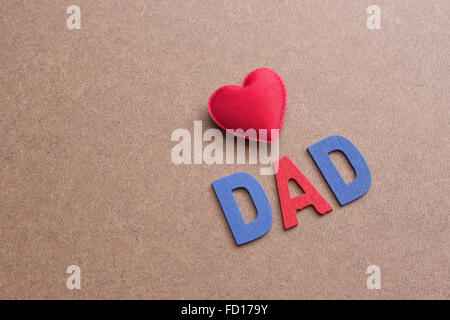 L'amour Père,la Fête des pères avec fond en forme de coeur rouge et Lettre Banque D'Images
