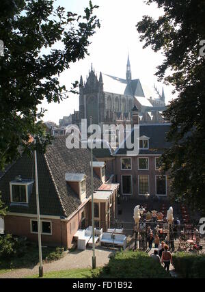 Porte d'entrée à Burcht Hill, une forteresse médiévale 11ème siècle dans le vieux centre-ville de Leiden, Pays-Bas Banque D'Images