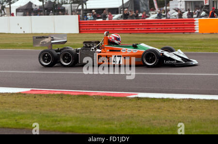 Un 2-4-0 Mars concurrentes dans les Maîtres de la FIA de Formule Un historique de la race, à la Silverstone Classic 2015 Banque D'Images