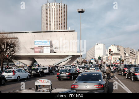 Paris, France. 26 janvier, 2016. Les chauffeurs de taxi a pris peu d'endroits à Paris et bloqué à partir de n'importe quel trafic. Ils protestent contre le parking services comme UBER et souhaitez obtenir plus de soutien du gouvernement. Ici, à la porte Maillot, un lieu majeur de la ville, Paris, France. Crédit : Brian du Halgouet/Alamy Live News. Banque D'Images