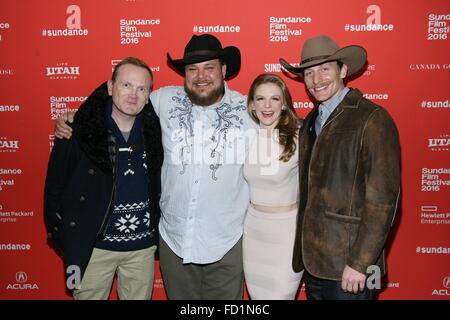 Park City, Utah, USA. 26 janvier, 2016. Pat Healy, Michael Villar, Ashley Bell, James Landry Hebert aux arrivées de CARNAGE PARK en première mondiale au Festival du Film de Sundance 2016, Bibliothèque Centre Theatre, Park City, UT 26 Janvier, 2016. Credit : James Atoa/Everett Collection/Alamy Live News Banque D'Images