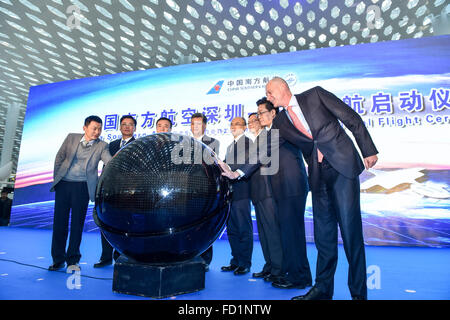 Shenzhen, la province chinoise du Guangdong. 27 Jan, 2016. Cérémonie de lancement de la nouvelle fuite de Shenzhen à Sydney l'Australie est tenue à Shenzhen, province du Guangdong en Chine du Sud, 27 janvier 2016. China Southern Airlines a lancé mercredi le vol de Shenzhen à Sydney. © AAM Siqian/Xinhua/Alamy Live News Banque D'Images