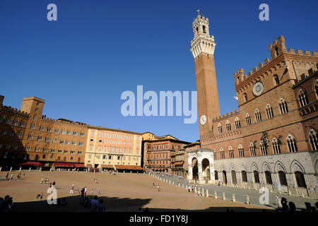 Italie, Toscane, Sienne, Piazza del Campo, Palazzo Pubblico Banque D'Images