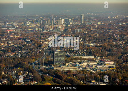 Skyline, le smog, RheinRuhrZentrum en face, Essen, Ruhr, Rhénanie du Nord-Westphalie, Allemagne Banque D'Images