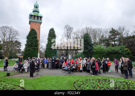 Cemeromy dans le Queens Park loughborough marquant le jour commémoratif de l'holocauste Banque D'Images