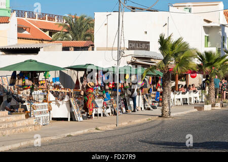 Vue horizontale d'une rue typique de Sal au Cap Vert. Banque D'Images