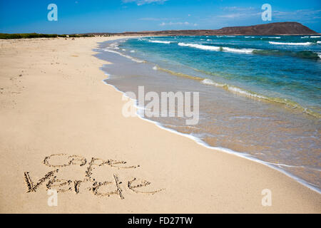 Vue horizontale du Cap-vert écrit dans le sable à Kite Beach. Banque D'Images