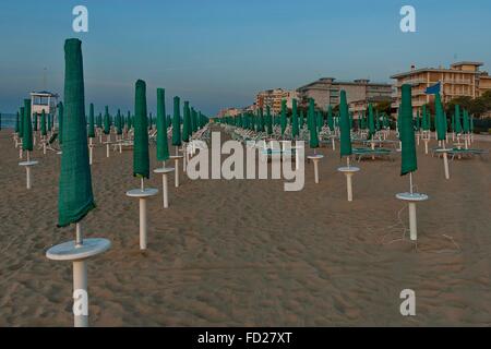 Matin à plage de Lido di Jesolo, Italie Banque D'Images