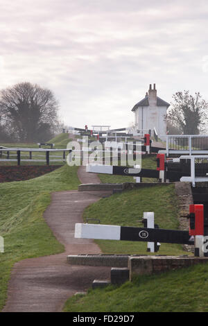 Voir le fameux vol d'écluses escalier à Foxton Leicestershire. Banque D'Images