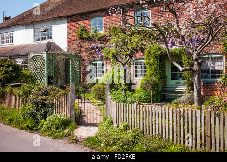 Vieux cottages en terrasses, y compris "Jelly Dog Cottage", à Manton Marlborough Wiltshire UK village Banque D'Images