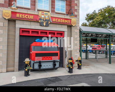 Le thème de l'Académie de sauvetage Lego Ride avec les camions incendie au Parc Legoland Florida Banque D'Images
