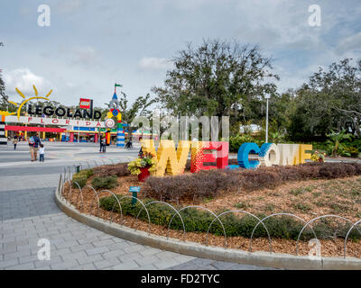 L'entrée principale et panneau de bienvenue à Legoland Florida Lego, situé à Winter Haven au Sud d' Orlando en Floride Banque D'Images