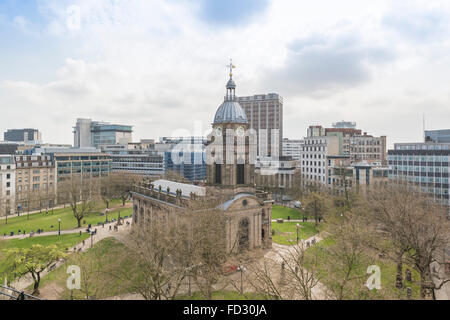 Cathédrale St Philips et Square dans le centre-ville de Birmingham, Angleterre. Banque D'Images